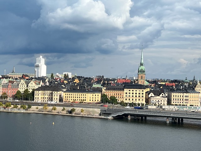 ガムラスタンのドイツ教会と手前に架かるセントラルブロン橋