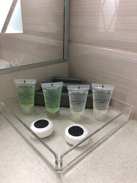 PREMIUMブランドのシャンプー、シャワージェル、石鹸のアメニティセット